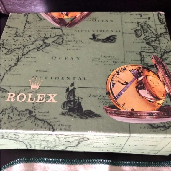 Luxury Two-Tone Watch for Women - Picture 4 of 8